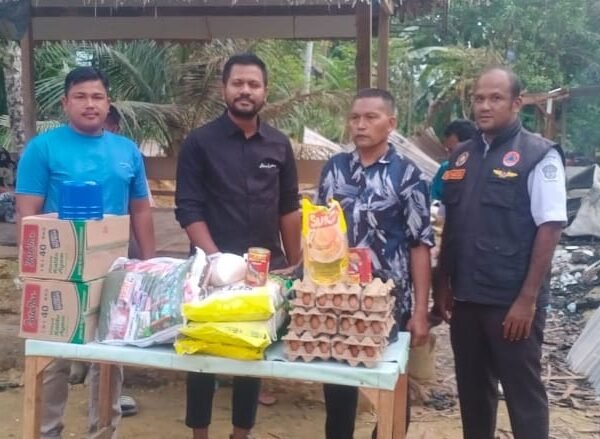 Warung Warga Ujong Pacu Ludes Terbakar, Ketua DPRK Lhokseumawe Salurkan Bantuan Masa Panik