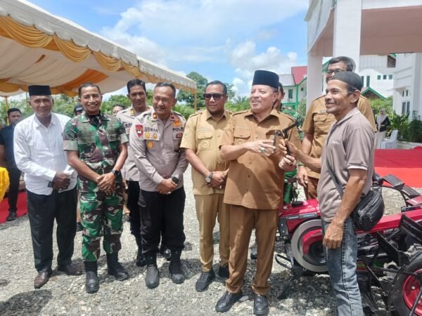 Serahkan Alsintan dari Kementan RI, TRK Ingatkan Warga Beutong Ateuh Tak Mudah Diprovokasi Pihak Luar