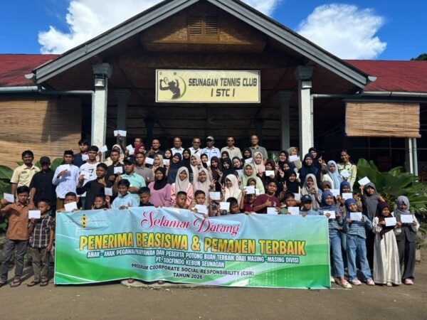 Ratusan Siswa Dapat CSR Bidang Pendidikan dari PT Socfindo Perkebunan Seunagan 