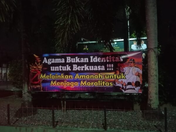Heboh Spanduk "Agama Bukan Identitas untuk Berkuasa" Terpampang di Suka Makmur Nagan Raya