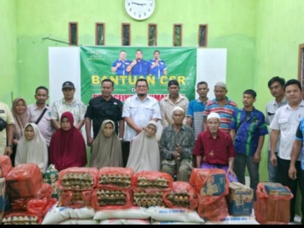 Difasilitasi oleh PPDI, Penyandang Disabilitas di Darul Makmur Dapat CSR Sembako dari PT Socfindo Kebun Seumanyam 