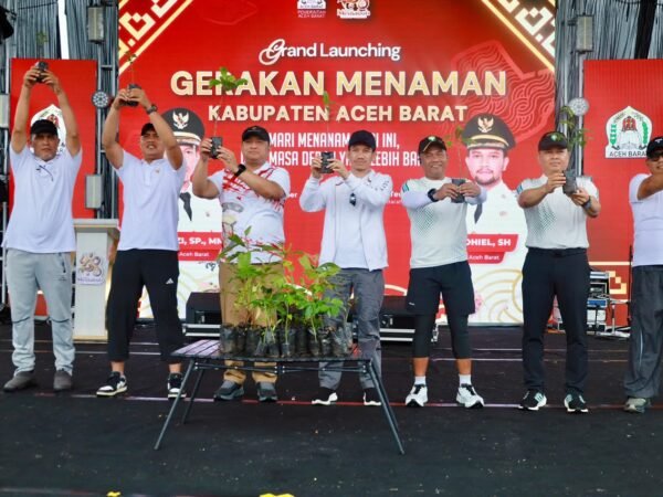 Kemeriahan ke-438 HUT Meulaboh, Bupati Tarmizi Cetuskan Gerakan Menanam