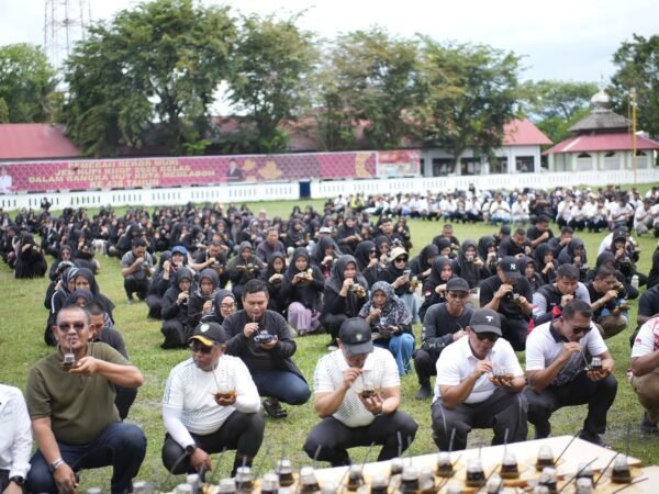 2.026 Warga Serentak Minum Kopi Terbalik Rayakan HUT Meulaboh ke-438